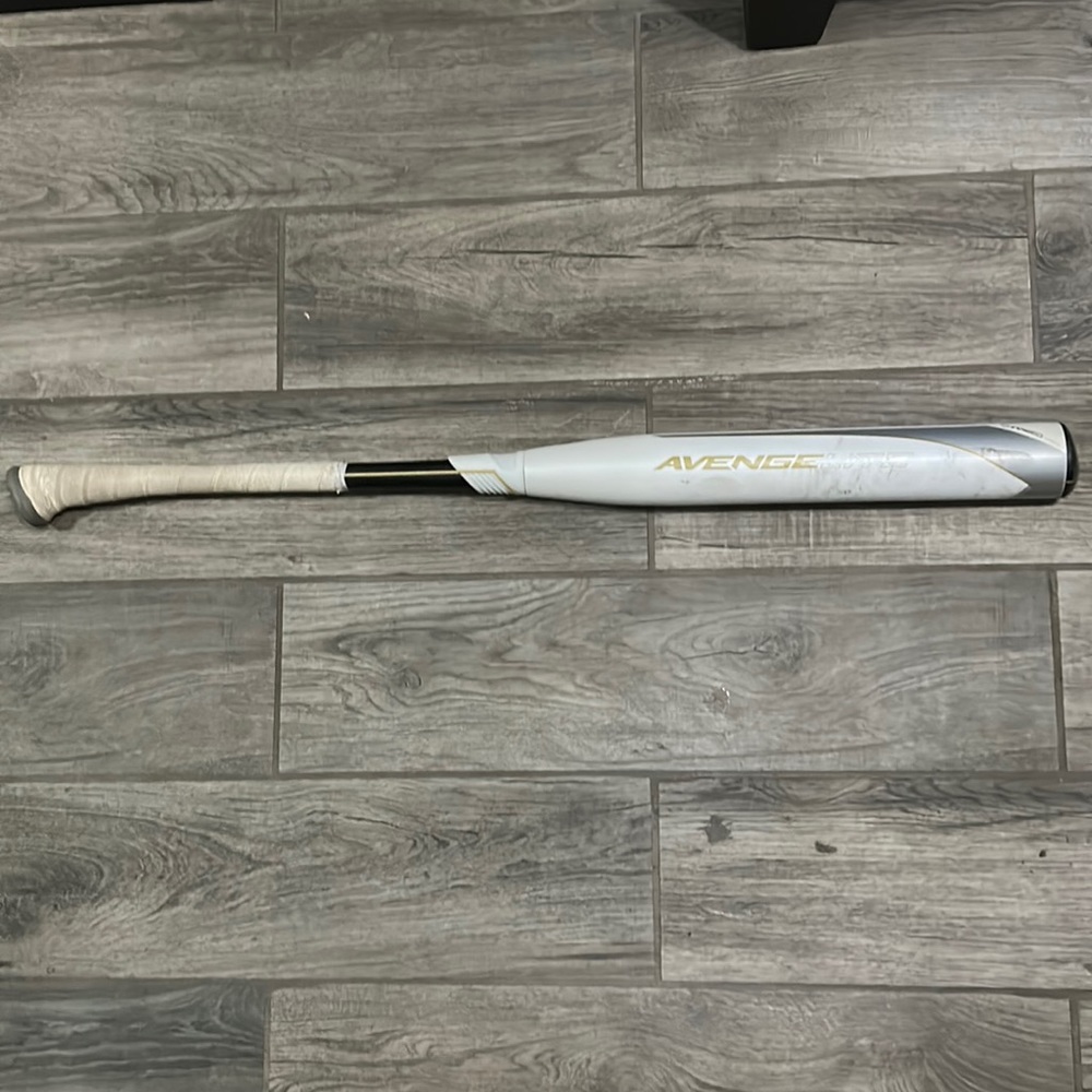 Axe avenge lite baseball/softball bat